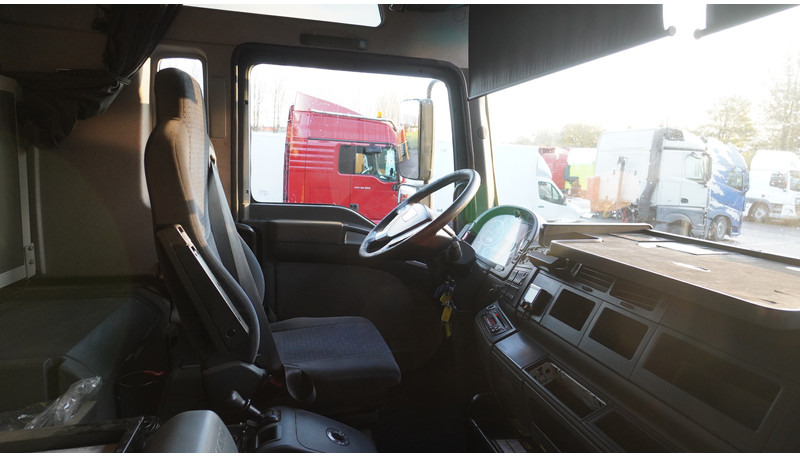 MAN TGA 41.530 8X4 160 TON'S RETARDER 283.000KM - Trekker: afbeelding 5 MAN TGA 41.530 8X4 160 TON'S RETARDER 283.000KM - Trekker: afbeelding 5