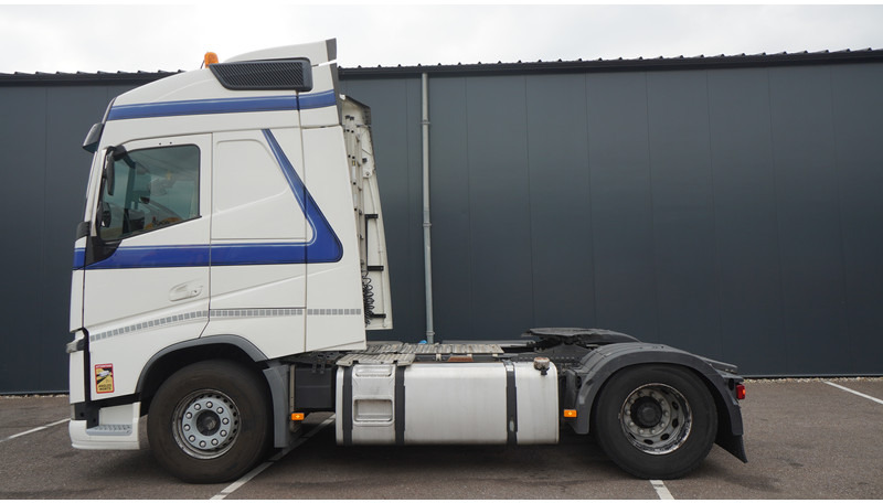 Volvo FH 420 ADR EURO 6 GLOBETROTTER - Trekker: afbeelding 1 Volvo FH 420 ADR EURO 6 GLOBETROTTER - Trekker: afbeelding 1