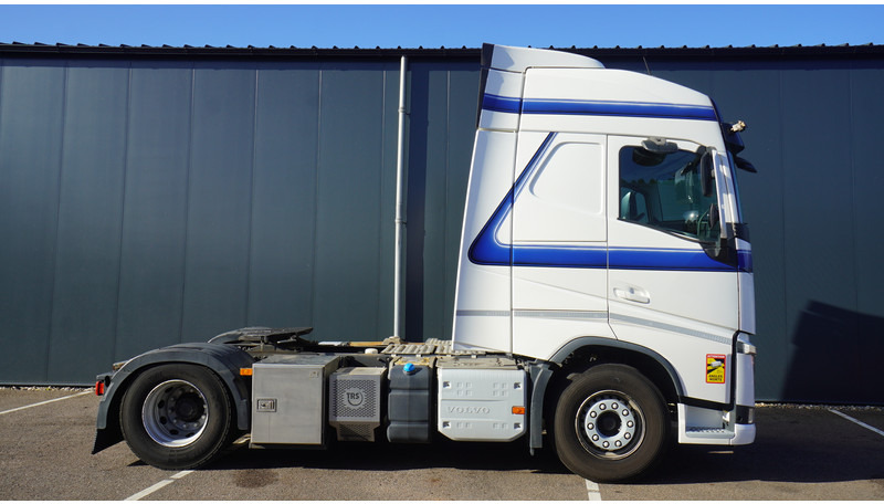 Volvo FH 420 EURO 6 GLOBETROTTER WITH TRS - Trekker: afbeelding 2 Volvo FH 420 EURO 6 GLOBETROTTER WITH TRS - Trekker: afbeelding 2