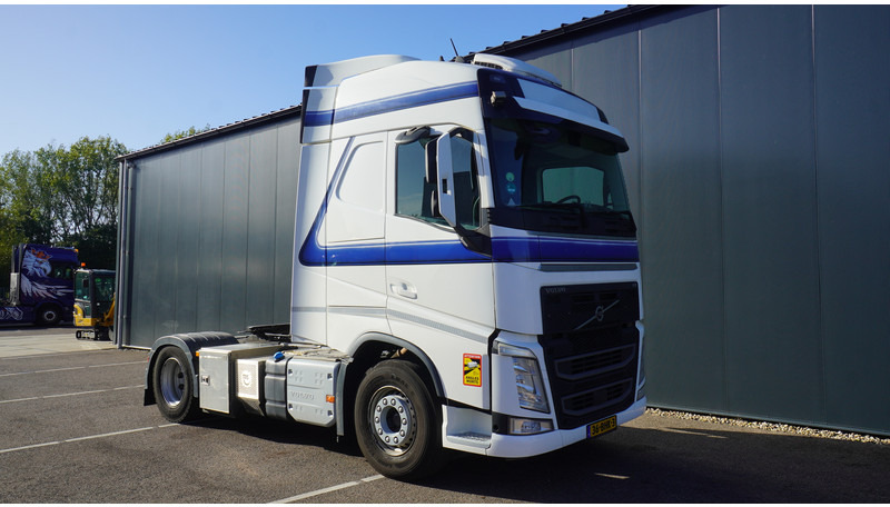 Volvo FH 420 EURO 6 GLOBETROTTER WITH TRS - Trekker: afbeelding 4 Volvo FH 420 EURO 6 GLOBETROTTER WITH TRS - Trekker: afbeelding 4