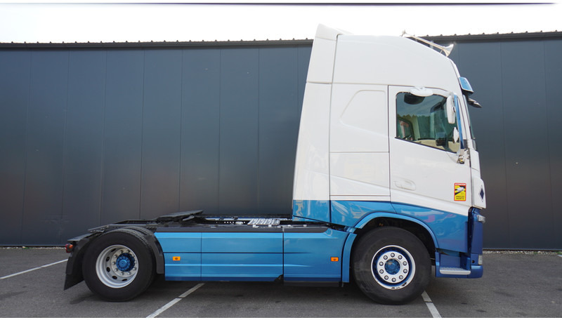 Volvo FH 460 GLOBETROTTER EURO 6 - Trekker: afbeelding 2 Volvo FH 460 GLOBETROTTER EURO 6 - Trekker: afbeelding 2