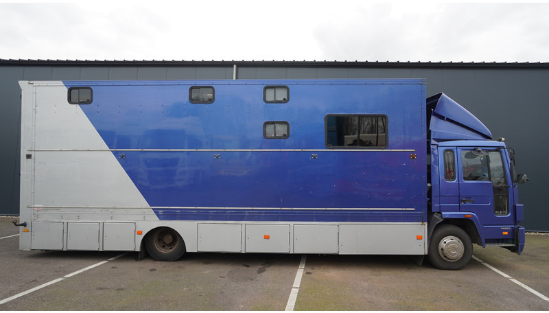 Volvo FL 6-9 HORSE TRANSPORT 341.000KM MANUAL GEARBOX - Paardenvrachtwagen: afbeelding 2 Volvo FL 6-9 HORSE TRANSPORT 341.000KM MANUAL GEARBOX - Paardenvrachtwagen: afbeelding 2