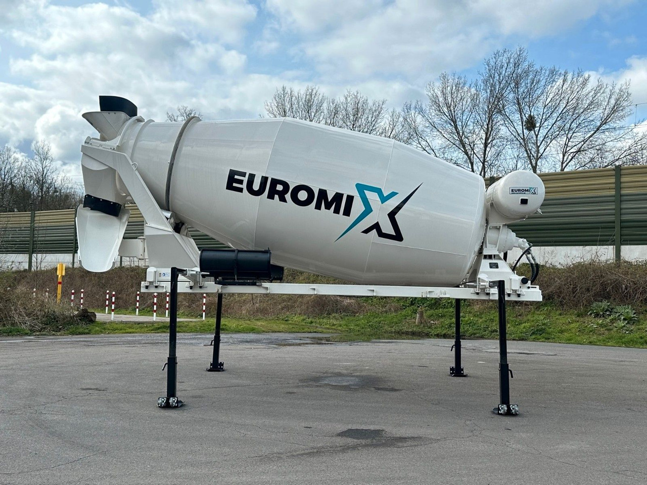 Iveco EuromixMTP Fahrmischer Aufbauten Iveco EuromixMTP Fahrmischer Aufbauten - Betonmixer: afbeelding 5 Iveco EuromixMTP Fahrmischer Aufbauten Iveco EuromixMTP Fahrmischer Aufbauten - Betonmixer: afbeelding 5