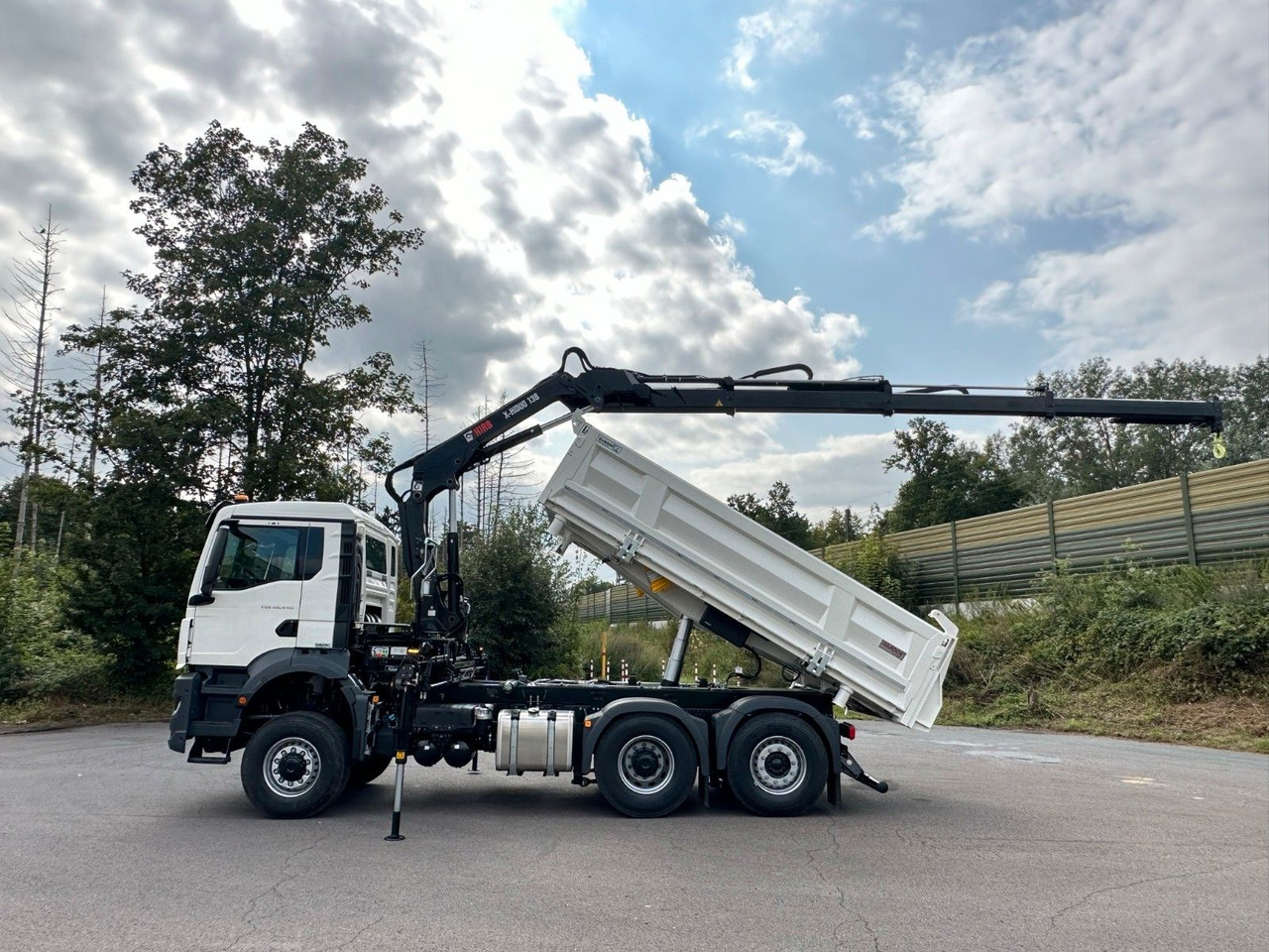 MAN TGS 28.440 6x4-4/3-Seiten- Kipper / Hiab 138-3 - Kipper vrachtwagen, Kraanwagen: afbeelding 1 MAN TGS 28.440 6x4-4/3-Seiten- Kipper / Hiab 138-3 - Kipper vrachtwagen, Kraanwagen: afbeelding 1