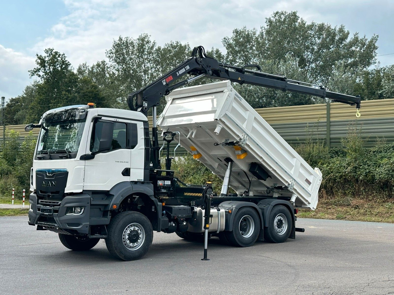 MAN TGS 28.440 6x4-4/3-Seiten- Kipper / Hiab 138-3 - Kipper vrachtwagen, Kraanwagen: afbeelding 1 MAN TGS 28.440 6x4-4/3-Seiten- Kipper / Hiab 138-3 - Kipper vrachtwagen, Kraanwagen: afbeelding 1