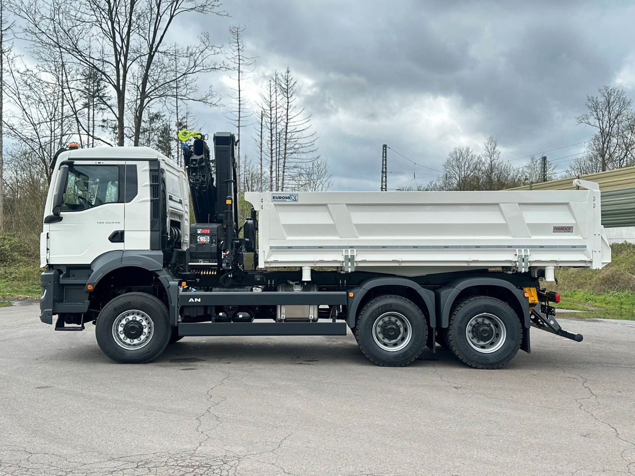 MAN TGS 33.440 6x6 /3-Seiten- Kipper / HIAB 228-4 - Kipper vrachtwagen, Kraanwagen: afbeelding 4 MAN TGS 33.440 6x6 /3-Seiten- Kipper / HIAB 228-4 - Kipper vrachtwagen, Kraanwagen: afbeelding 4