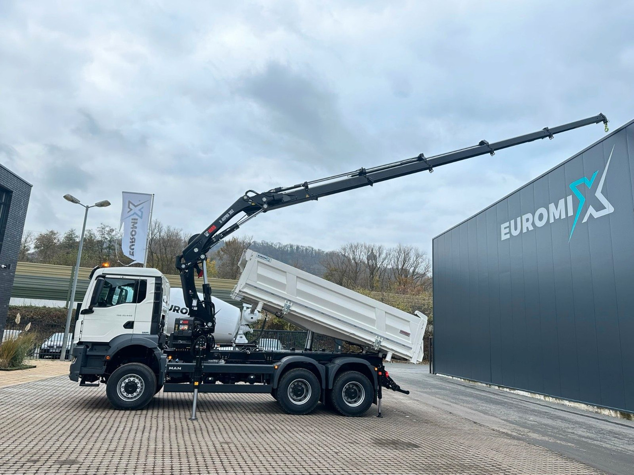 MAN TGS 33.440 6x6 /3-Seiten- Kipper / Kran HIAB 302 - Kipper vrachtwagen, Kraanwagen: afbeelding 1 MAN TGS 33.440 6x6 /3-Seiten- Kipper / Kran HIAB 302 - Kipper vrachtwagen, Kraanwagen: afbeelding 1