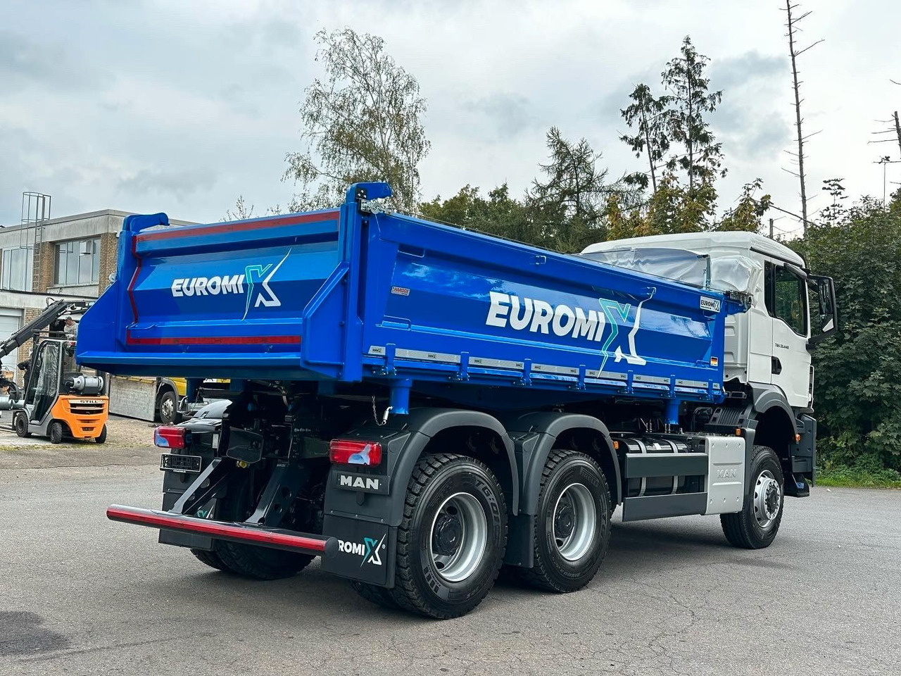 MAN TGS 33.440 6x6 /Euro6 3-Seiten-Kipper EuromixMTP - Kipper vrachtwagen: afbeelding 4 MAN TGS 33.440 6x6 /Euro6 3-Seiten-Kipper EuromixMTP - Kipper vrachtwagen: afbeelding 4