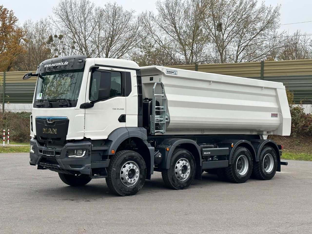 MAN TGS 41.400 8x4 / EUROMIX MTP 20m³/ EURO2 Kipper MAN TGS 41.400 8x4 / EUROMIX MTP 20m³/ EURO2 Kipper - Kipper vrachtwagen: afbeelding 1 MAN TGS 41.400 8x4 / EUROMIX MTP 20m³/ EURO2 Kipper MAN TGS 41.400 8x4 / EUROMIX MTP 20m³/ EURO2 Kipper - Kipper vrachtwagen: afbeelding 1