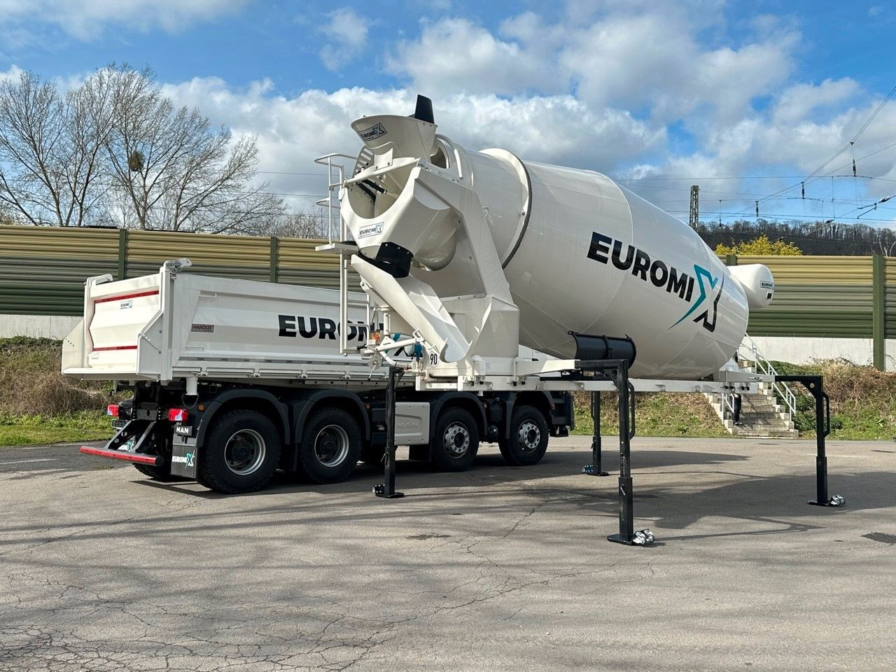 MAN TGS 41.440 8x4 WECHSELSYSTEM KIPPER+MISCHER - Kipper vrachtwagen: afbeelding 4 MAN TGS 41.440 8x4 WECHSELSYSTEM KIPPER+MISCHER - Kipper vrachtwagen: afbeelding 4
