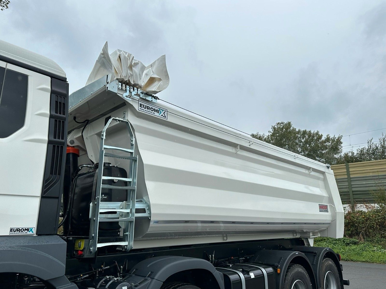 Kipper vrachtwagen MAN TGS 41.440 BB 8X4 Euromix Mulden Kipper HARDOX: afbeelding 8