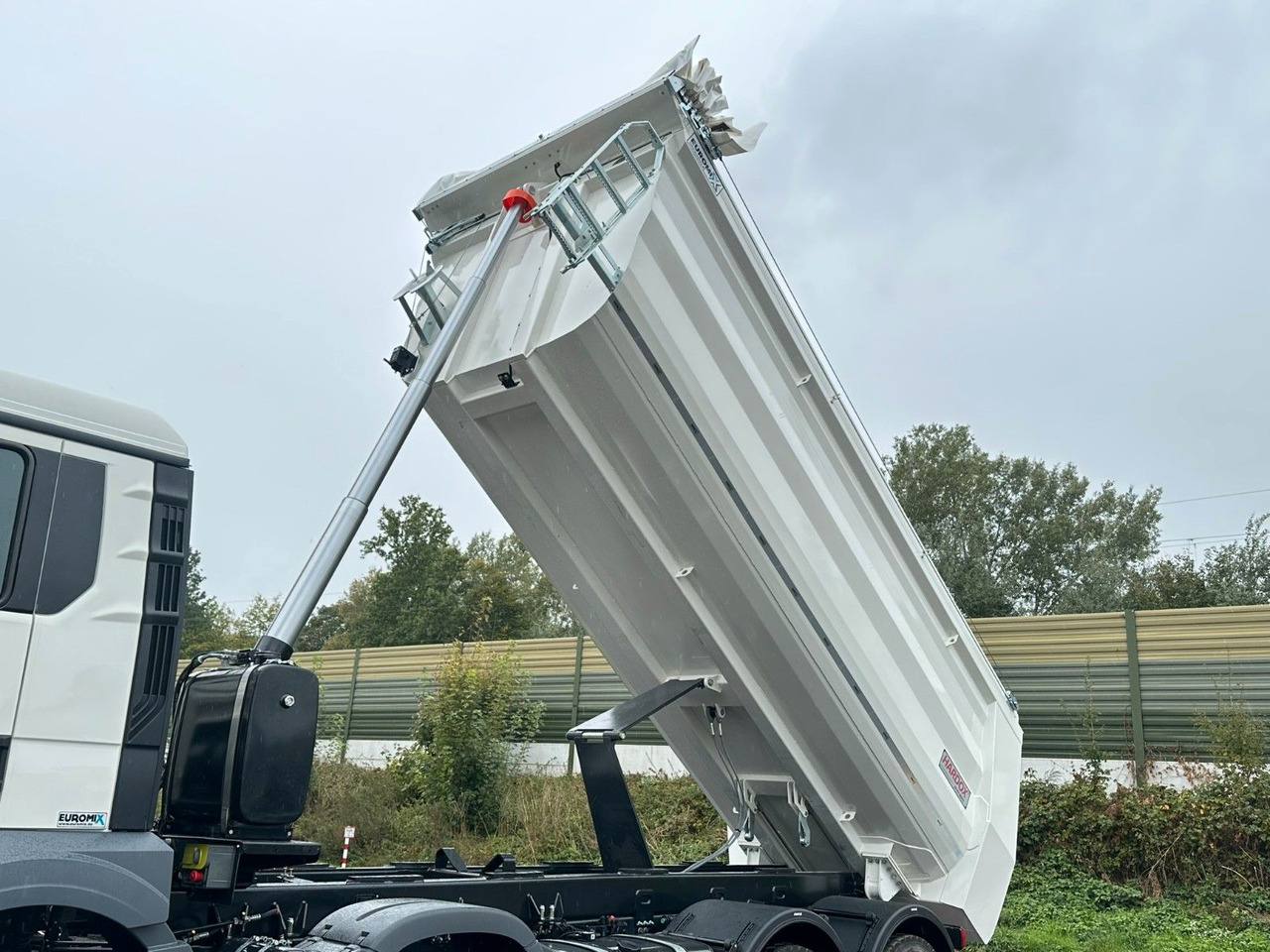 Kipper vrachtwagen MAN TGS 41.440 BB 8X4 Euromix Mulden Kipper HARDOX: afbeelding 14