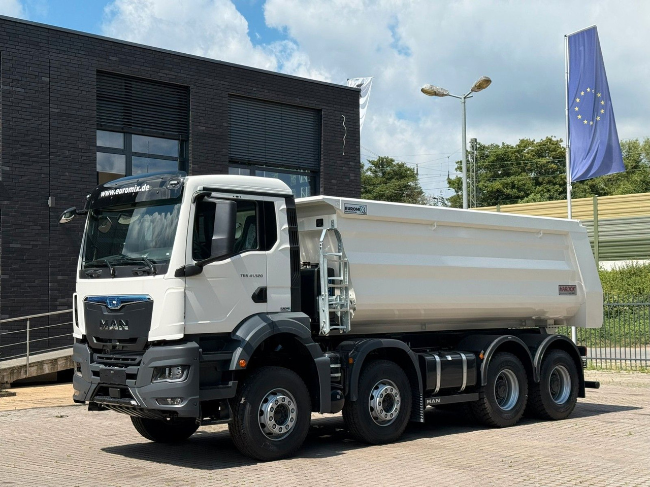 MAN TGS 41.520 BB 8X4 Euromix MuldenKipper Retarder - Kipper vrachtwagen: afbeelding 4 MAN TGS 41.520 BB 8X4 Euromix MuldenKipper Retarder - Kipper vrachtwagen: afbeelding 4