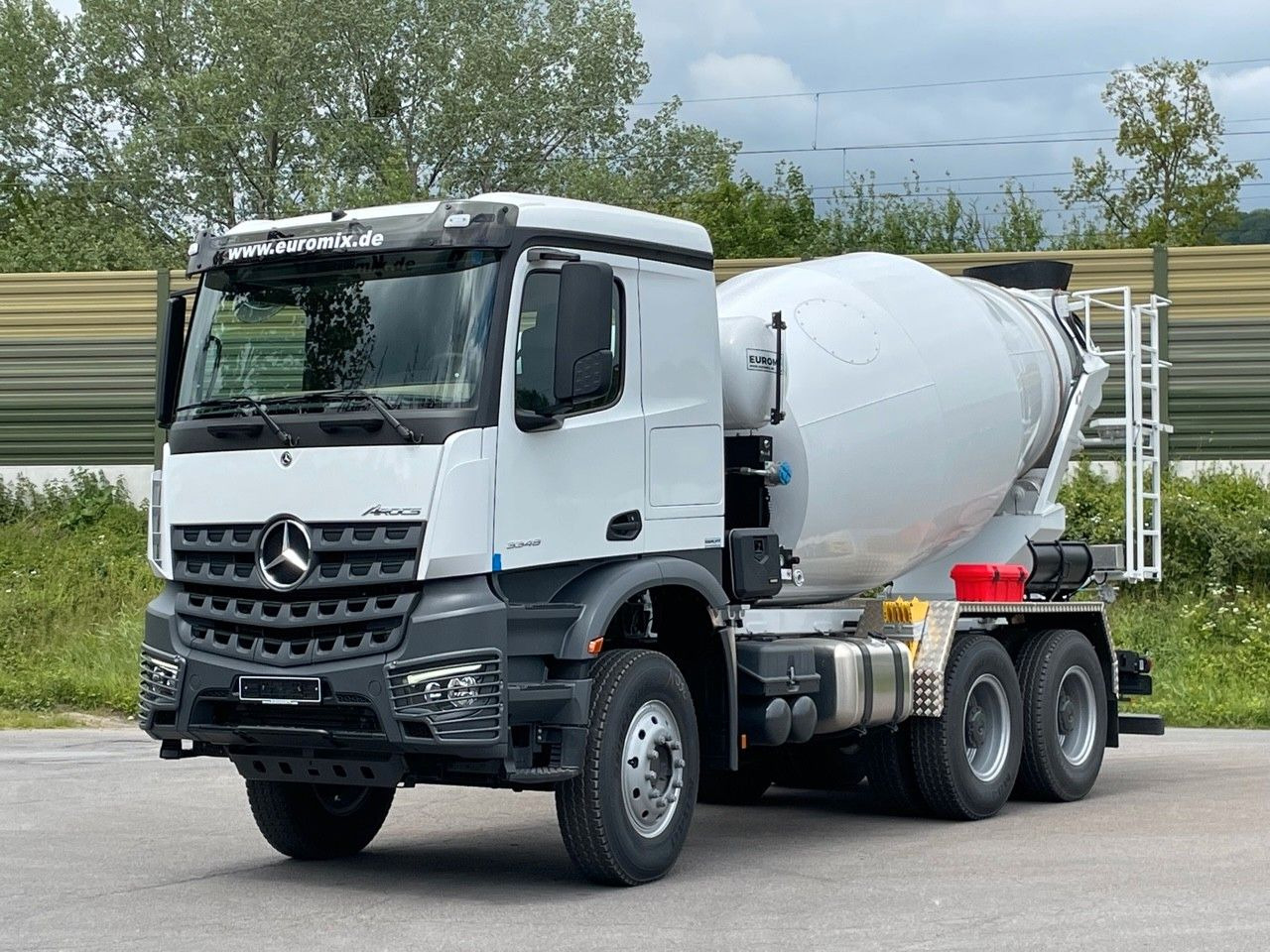 Mercedes-Benz 3348 6X4 Arcos 5 EuromixMTP EM 9 R - Betonmixer: afbeelding 2 Mercedes-Benz 3348 6X4 Arcos 5 EuromixMTP EM 9 R - Betonmixer: afbeelding 2