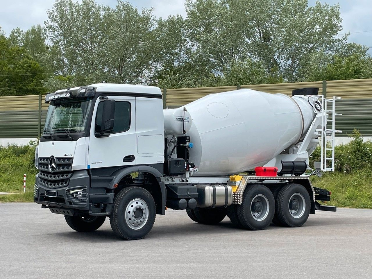 Mercedes-Benz 3348 6X4 Arcos 5 EuromixMTP EM 9 R - Betonmixer: afbeelding 1 Mercedes-Benz 3348 6X4 Arcos 5 EuromixMTP EM 9 R - Betonmixer: afbeelding 1