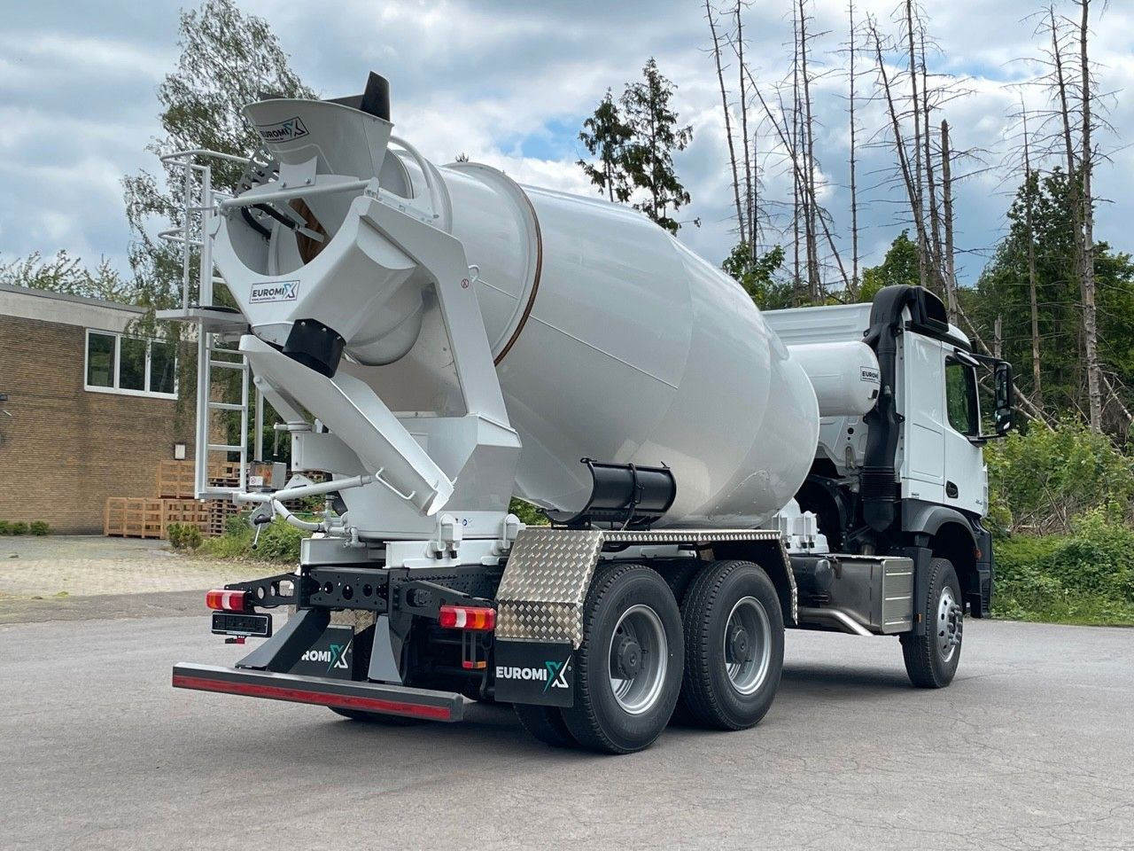 Mercedes-Benz 3348 6X4 Arcos 5 EuromixMTP EM 9 R - Betonmixer: afbeelding 5 Mercedes-Benz 3348 6X4 Arcos 5 EuromixMTP EM 9 R - Betonmixer: afbeelding 5