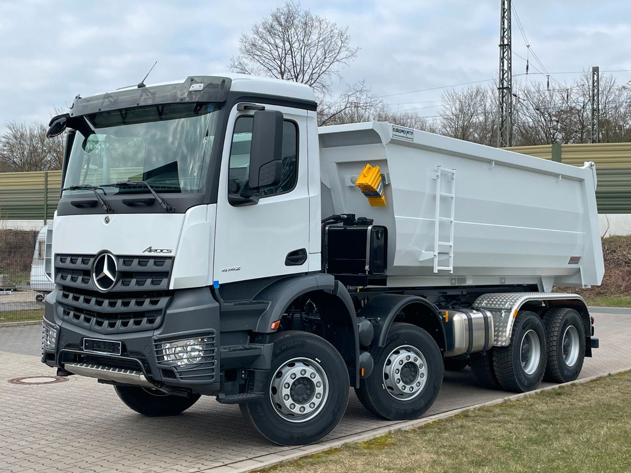 Mercedes-Benz 4142 8X4 Mulden- Kipper - EuromixMTP - Kipper vrachtwagen: afbeelding 2 Mercedes-Benz 4142 8X4 Mulden- Kipper - EuromixMTP - Kipper vrachtwagen: afbeelding 2