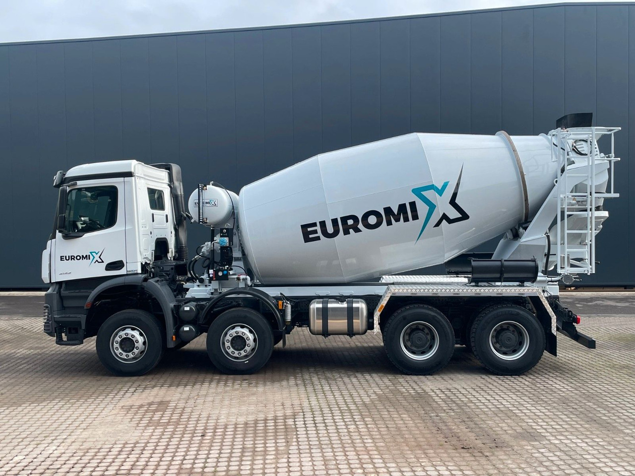 Mercedes-Benz AROCS 5 4142 B 8X4 Euro 3 EuromixMTP EM 10 - Betonmixer: afbeelding 2 Mercedes-Benz AROCS 5 4142 B 8X4 Euro 3 EuromixMTP EM 10 - Betonmixer: afbeelding 2