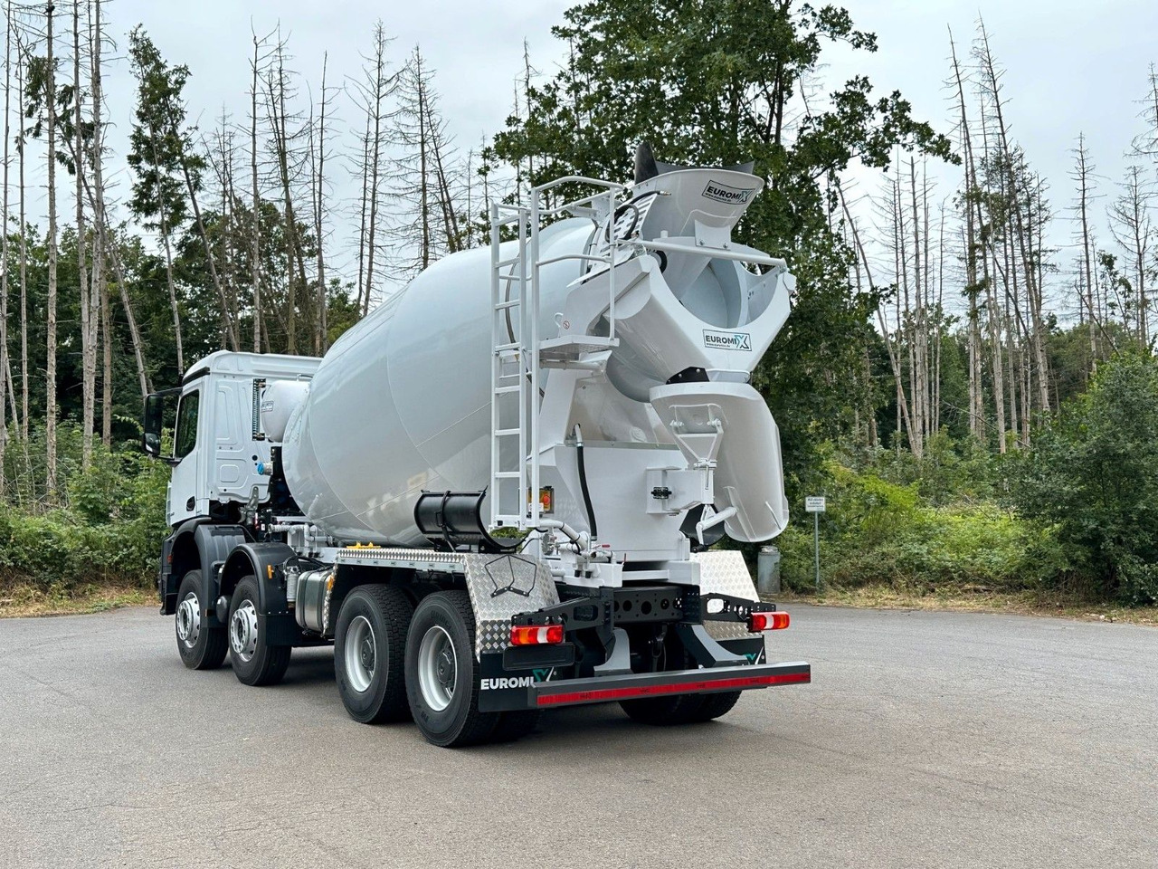 Mercedes-Benz AROCS 5 4142 B 8X4 Euro 3 EuromixMTP EM 10 - Betonmixer: afbeelding 5 Mercedes-Benz AROCS 5 4142 B 8X4 Euro 3 EuromixMTP EM 10 - Betonmixer: afbeelding 5