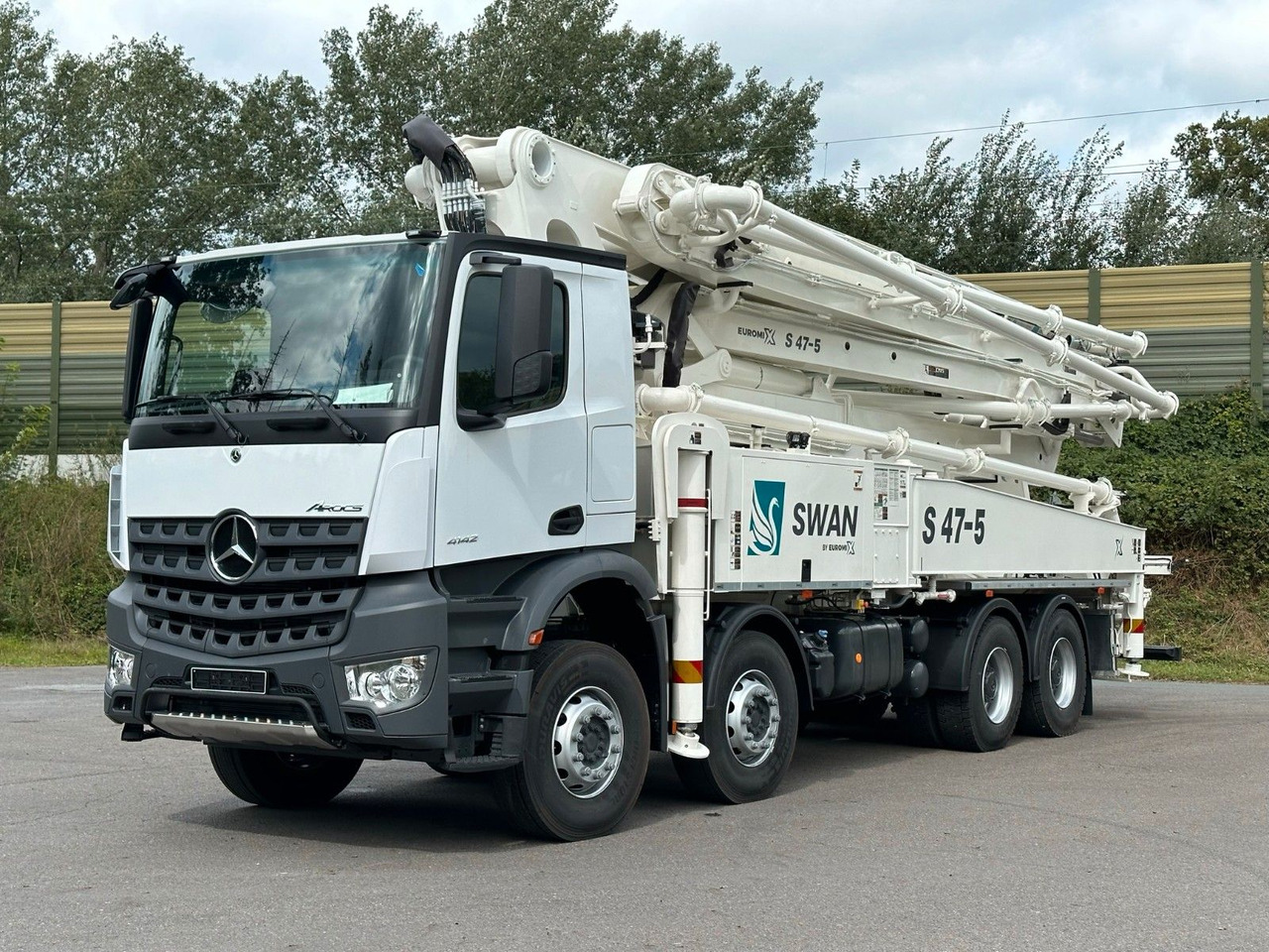 Mercedes-Benz Arocs 5 4142 8x4 SWAN TSP 47-5 160RZ ( 47m ) - Betonmixer: afbeelding 3 Mercedes-Benz Arocs 5 4142 8x4 SWAN TSP 47-5 160RZ ( 47m ) - Betonmixer: afbeelding 3