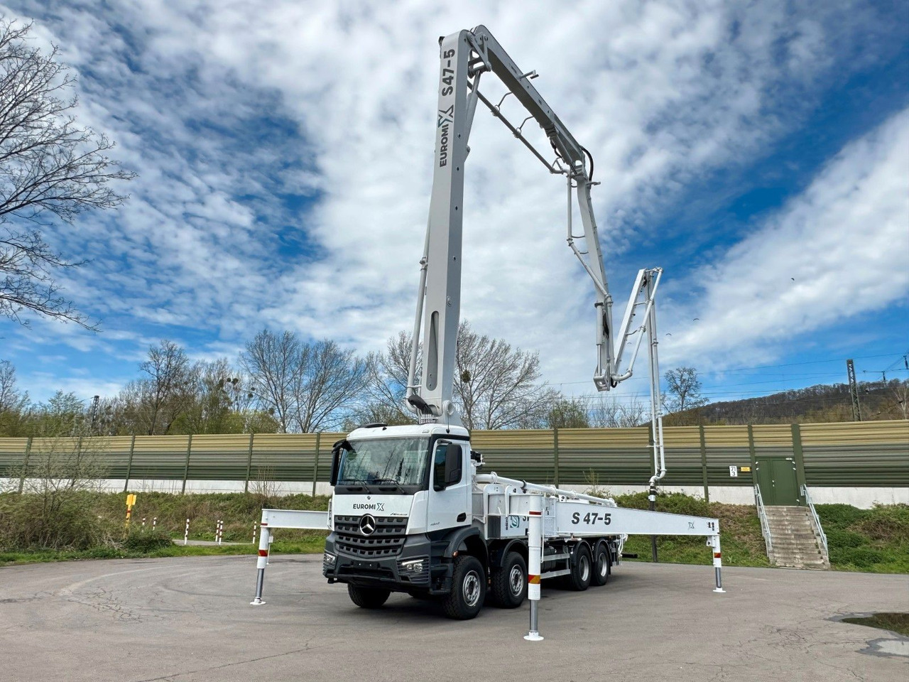 Mercedes-Benz Arocs 5 4542 8x4 SWAN TSP 47-5 160RZ ( 47m ) - Betonpomp: afbeelding 3 Mercedes-Benz Arocs 5 4542 8x4 SWAN TSP 47-5 160RZ ( 47m ) - Betonpomp: afbeelding 3