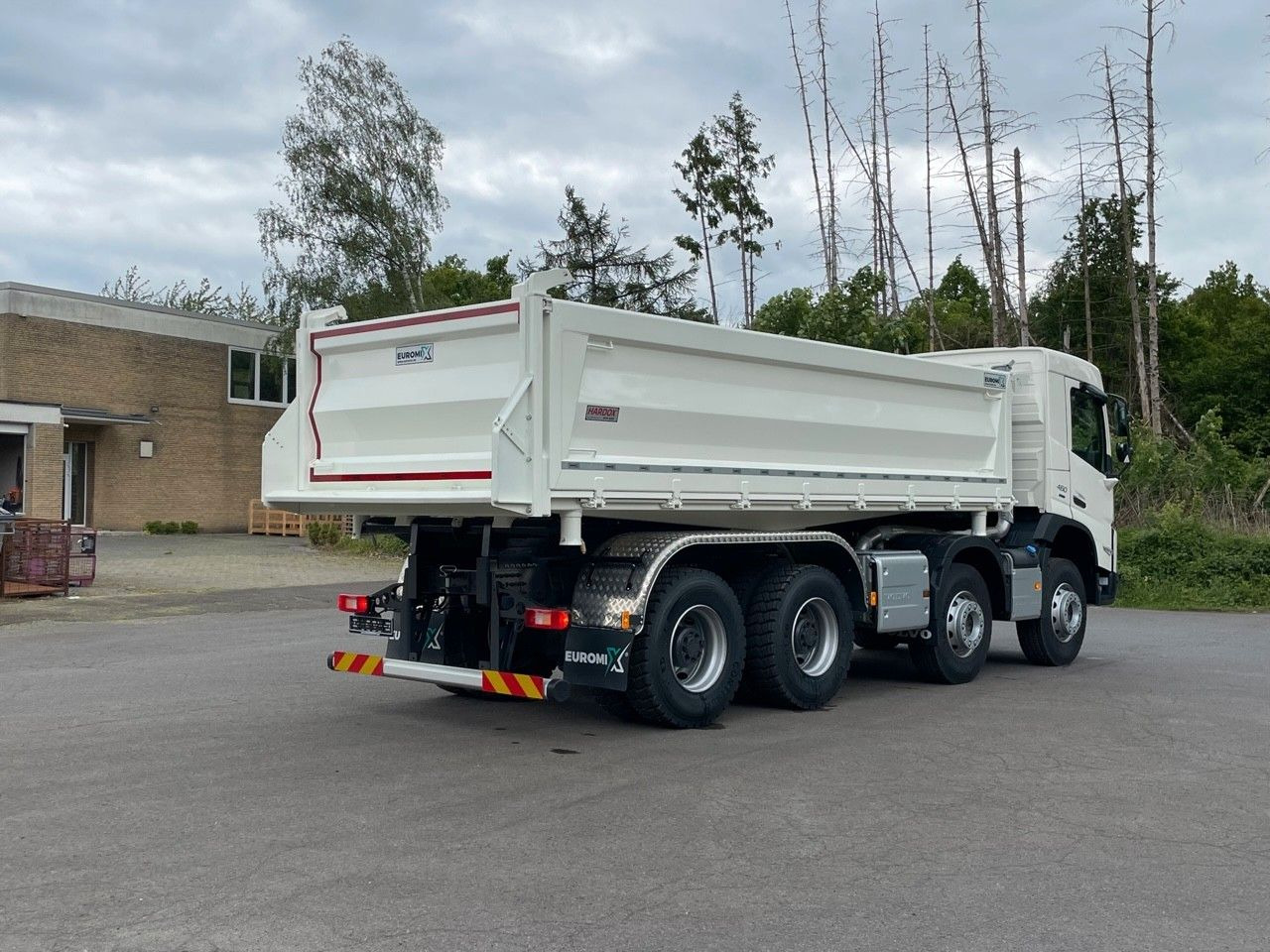 Volvo FMX 460 8x4 / WECHSELSYSTEM KIPPER+MISCHER Volvo FMX 460 8x4 / WECHSELSYSTEM KIPPER+MISCHER - Betonmixer: afbeelding 5 Volvo FMX 460 8x4 / WECHSELSYSTEM KIPPER+MISCHER Volvo FMX 460 8x4 / WECHSELSYSTEM KIPPER+MISCHER - Betonmixer: afbeelding 5