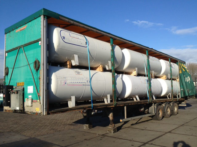 Curtain semi-trailer loaded with LPG tanks - Schuifzeiloplegger: afbeelding 4 Curtain semi-trailer loaded with LPG tanks - Schuifzeiloplegger: afbeelding 4