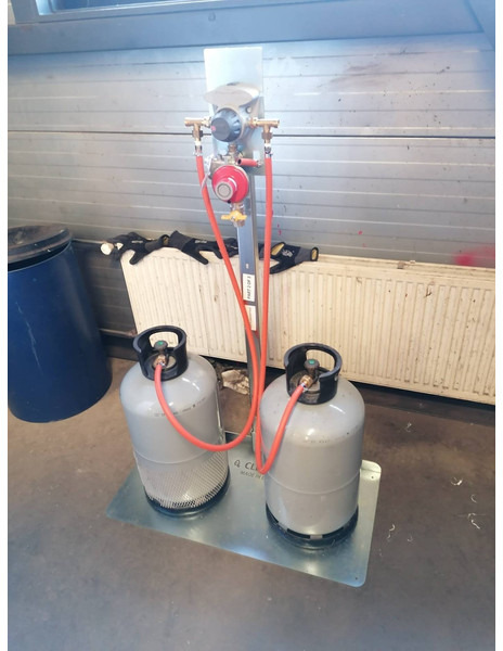 Filling unit Setup for filling gas cylinders LPG, GPL, GAS, GAZ - Gemeentelijke machine/ Speciaal: afbeelding 1 Filling unit Setup for filling gas cylinders LPG, GPL, GAS, GAZ - Gemeentelijke machine/ Speciaal: afbeelding 1