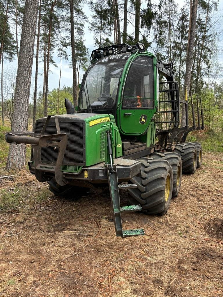 John Deere 810 E - Forwarder: afbeelding 1 John Deere 810 E - Forwarder: afbeelding 1
