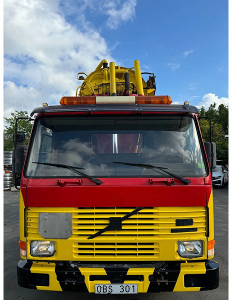 Volvo FL 10.320 12m3 Sludge / Vacuum & High Pressure-Truck, YM: 1990 - Vacuümwagen: afbeelding 2 Volvo FL 10.320 12m3 Sludge / Vacuum & High Pressure-Truck, YM: 1990 - Vacuümwagen: afbeelding 2