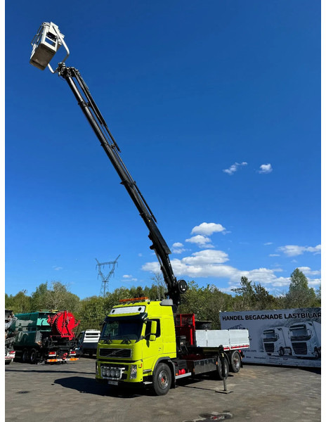 Volvo 6x2, Skylift-truck with Tipper & Bucket, 2009 - Vrachtwagen, Kraanwagen: afbeelding 1 Volvo 6x2, Skylift-truck with Tipper & Bucket, 2009 - Vrachtwagen, Kraanwagen: afbeelding 1
