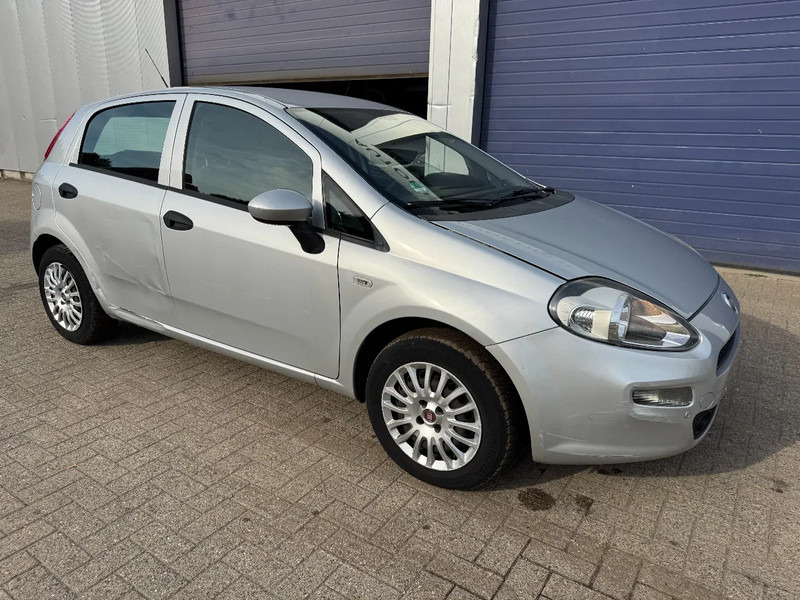Fiat Punto **EURO 6B-AIRCO-5DOOR** - Sedan: afbeelding 3 Fiat Punto **EURO 6B-AIRCO-5DOOR** - Sedan: afbeelding 3
