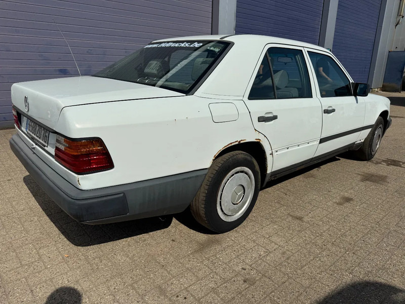 Mercedes-Benz 200-serie **W124-250D** - Sedan: afbeelding 4 Mercedes-Benz 200-serie **W124-250D** - Sedan: afbeelding 4