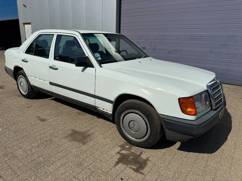 Mercedes-Benz 200-serie **W124-250D** - Sedan: afbeelding 3 Mercedes-Benz 200-serie **W124-250D** - Sedan: afbeelding 3