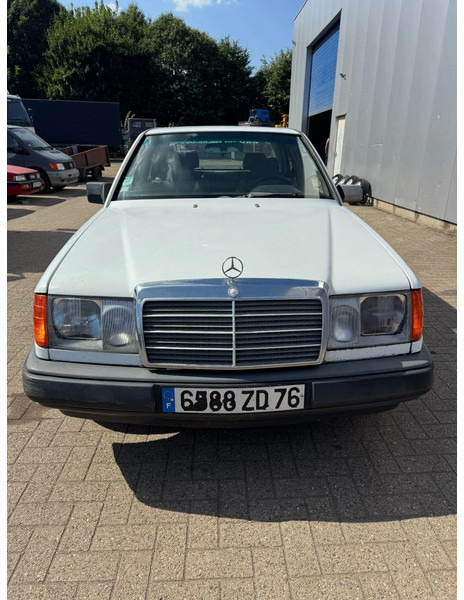 Mercedes-Benz 200-serie **W124-250D** - Sedan: afbeelding 2 Mercedes-Benz 200-serie **W124-250D** - Sedan: afbeelding 2