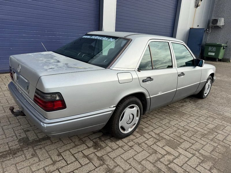 Mercedes-Benz 200-serie **W124-BELGIAN CAR** - Sedan: afbeelding 4 Mercedes-Benz 200-serie **W124-BELGIAN CAR** - Sedan: afbeelding 4