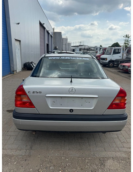 Mercedes-Benz C-Klasse **C250DIESEL+AIRCO** - Sedan: afbeelding 5 Mercedes-Benz C-Klasse **C250DIESEL+AIRCO** - Sedan: afbeelding 5