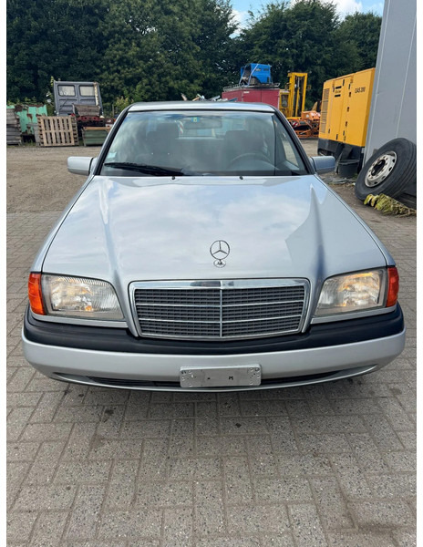 Mercedes-Benz C-Klasse **C250DIESEL+AIRCO** - Sedan: afbeelding 2 Mercedes-Benz C-Klasse **C250DIESEL+AIRCO** - Sedan: afbeelding 2