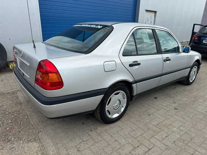 Mercedes-Benz C-Klasse **C250DIESEL+AIRCO** - Sedan: afbeelding 4 Mercedes-Benz C-Klasse **C250DIESEL+AIRCO** - Sedan: afbeelding 4