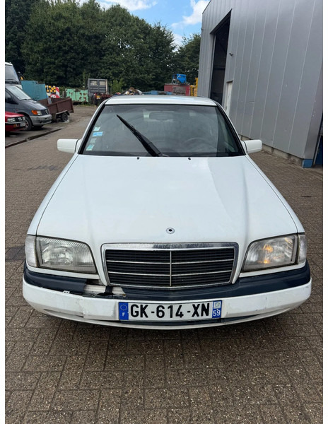 Mercedes-Benz C-Klasse **C250DIESEL** - Sedan: afbeelding 2 Mercedes-Benz C-Klasse **C250DIESEL** - Sedan: afbeelding 2