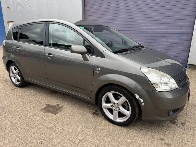 Toyota Corolla Verso **7SEATS-7PLACES-AC** - Personenwagen: afbeelding 3 Toyota Corolla Verso **7SEATS-7PLACES-AC** - Personenwagen: afbeelding 3