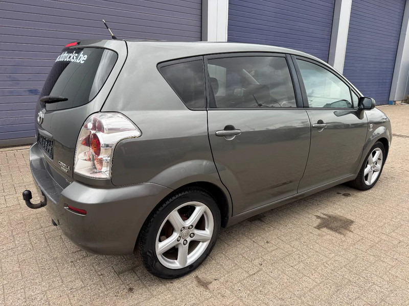 Toyota Corolla Verso **7SEATS-7PLACES-AC** - Personenwagen: afbeelding 4 Toyota Corolla Verso **7SEATS-7PLACES-AC** - Personenwagen: afbeelding 4
