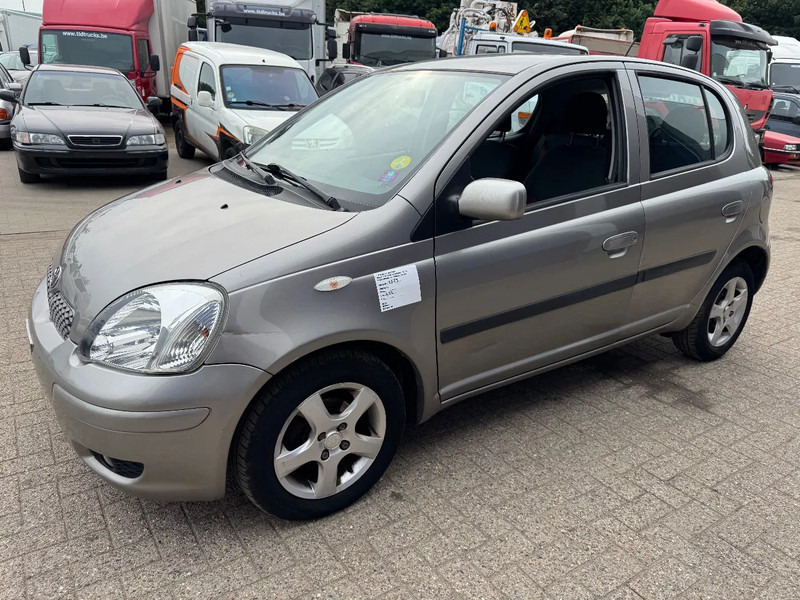 Toyota Yaris **5DOORS-PETROL-BELGIAN CAR-AIRCO** - Hatchback: afbeelding 1 Toyota Yaris **5DOORS-PETROL-BELGIAN CAR-AIRCO** - Hatchback: afbeelding 1