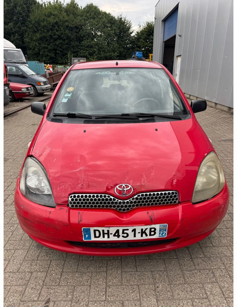 Toyota Yaris **5DOORS-PETROL** - Sedan: afbeelding 2 Toyota Yaris **5DOORS-PETROL** - Sedan: afbeelding 2
