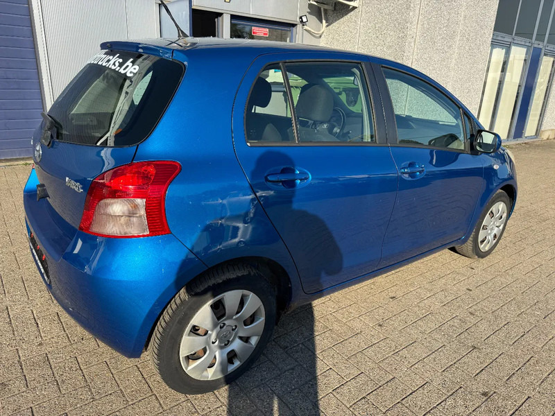 Toyota Yaris **PETROL-ESSENCE-AC** - Hatchback: afbeelding 4 Toyota Yaris **PETROL-ESSENCE-AC** - Hatchback: afbeelding 4