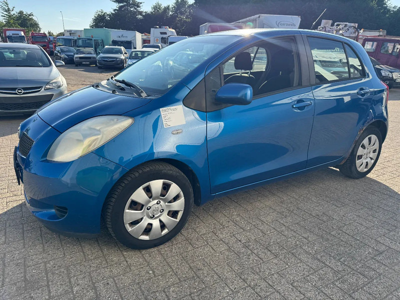 Toyota Yaris **PETROL-ESSENCE-AC** - Hatchback: afbeelding 1 Toyota Yaris **PETROL-ESSENCE-AC** - Hatchback: afbeelding 1