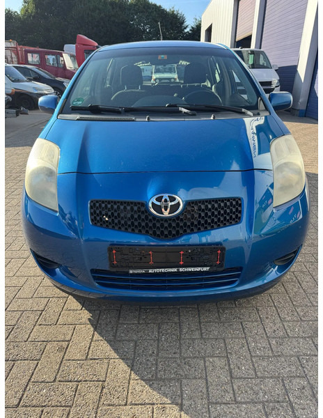 Toyota Yaris **PETROL-ESSENCE-AC** - Hatchback: afbeelding 2 Toyota Yaris **PETROL-ESSENCE-AC** - Hatchback: afbeelding 2