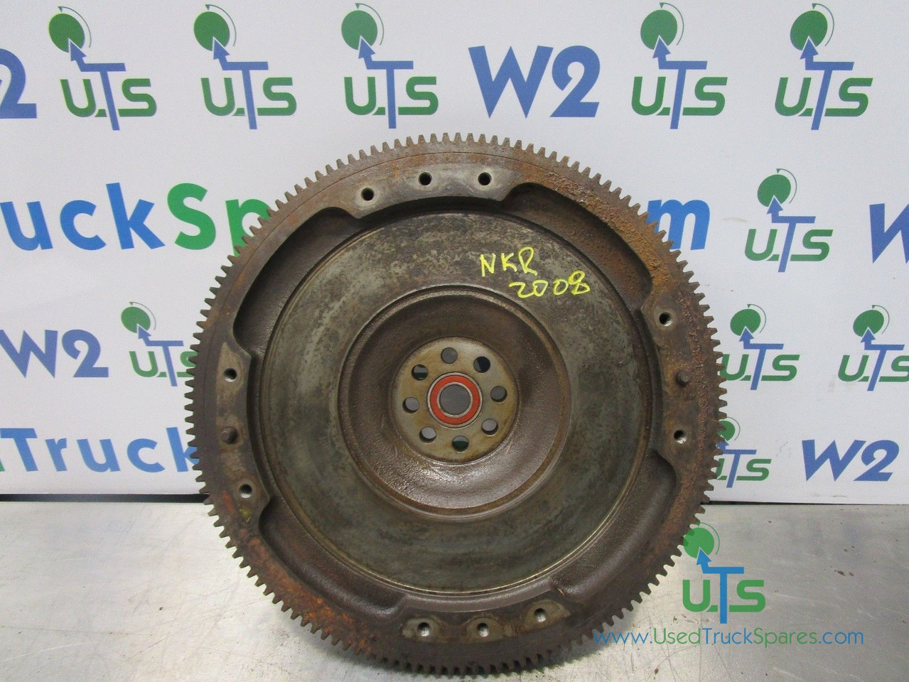 ISUZU NKR (4JJ1) FLYWHEEL - Vliegwiel voor Vrachtwagen: afbeelding 1 ISUZU NKR (4JJ1) FLYWHEEL - Vliegwiel voor Vrachtwagen: afbeelding 1