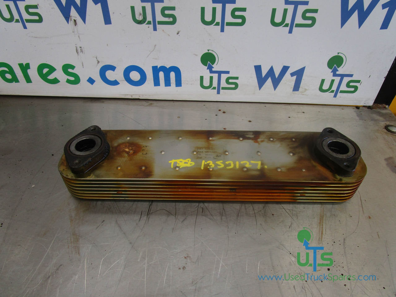 IVECO CURSOR 8 OIL COOLER P/NO 1353127 - Motor en onderdelen voor Vrachtwagen: afbeelding 1 IVECO CURSOR 8 OIL COOLER P/NO 1353127 - Motor en onderdelen voor Vrachtwagen: afbeelding 1
