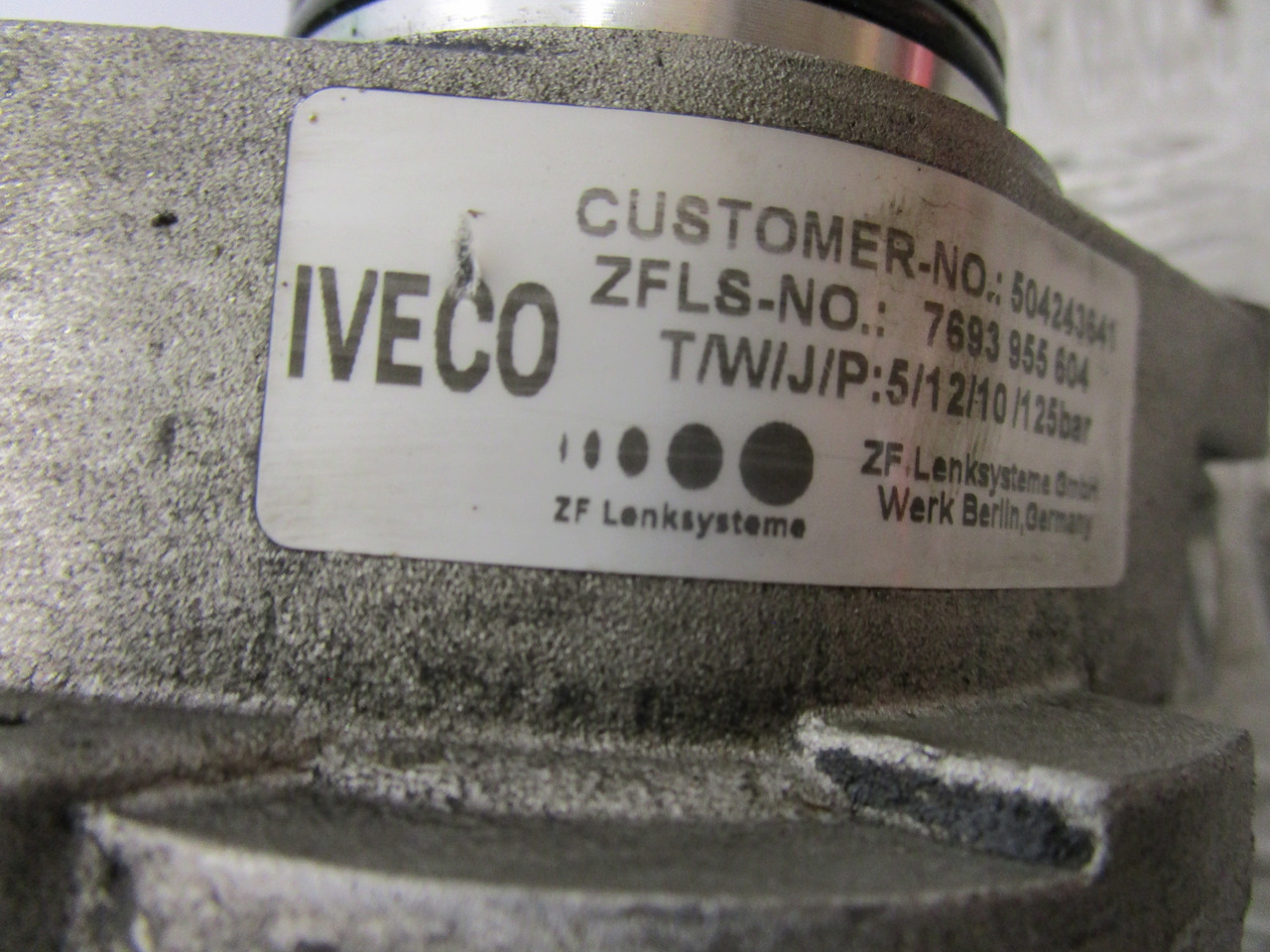 IVECO DAILY 3.0 POWER STEERING PUMP & DRIVE P/NO 7693955604 - Stuurinrichting voor Vrachtwagen: afbeelding 2 IVECO DAILY 3.0 POWER STEERING PUMP & DRIVE P/NO 7693955604 - Stuurinrichting voor Vrachtwagen: afbeelding 2